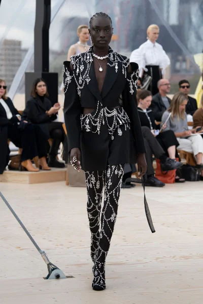 Look 34